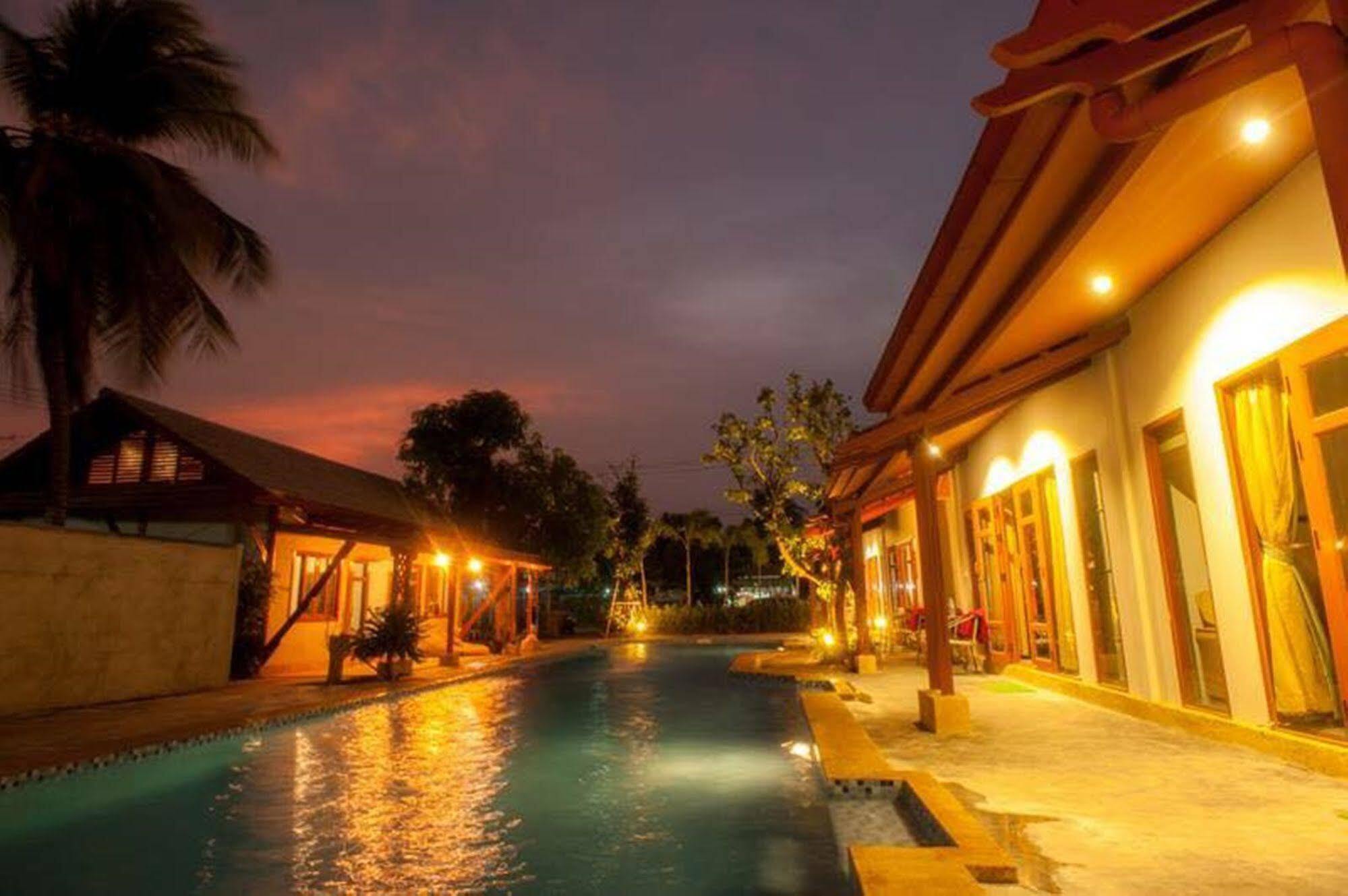 Ardea Resort Pool Villa Амфава Екстериор снимка